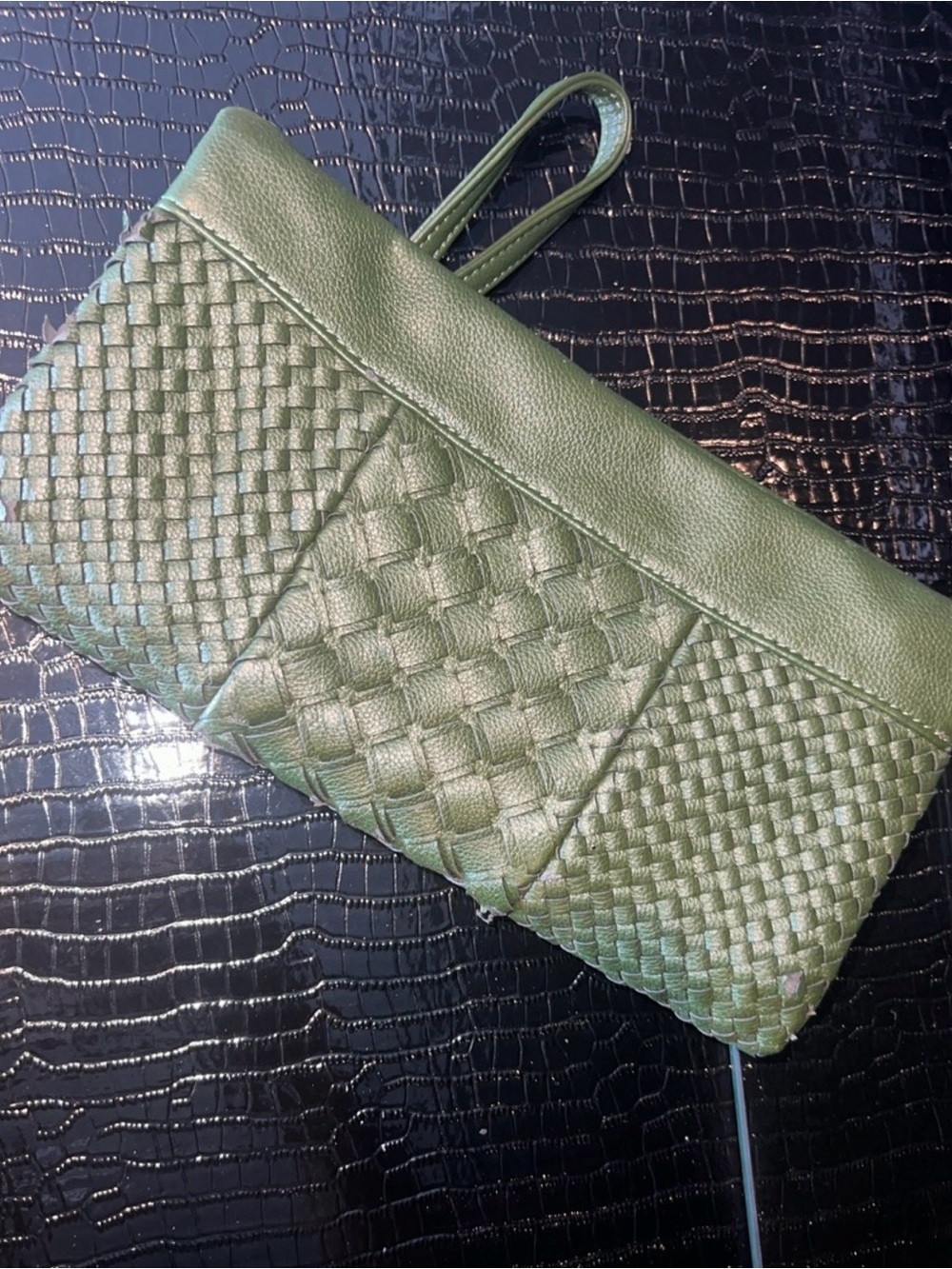 🌿 VINTAGE OLIVE WOVEN LEATHER FOLDOVER CLUTCH • ARCHIVAL WRISTLET 🌿